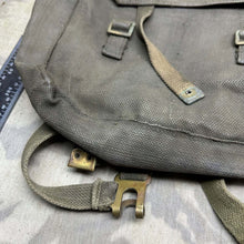 Charger l'image dans la galerie, Original WW2 British Army / RAF 37 Pattern Webbing Small Pack & L Straps Set - The Militaria Shop