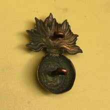 Charger l'image dans la galerie, Original Victorian Era British Army The Royal Fusiliers Cap Badge - The Militaria Shop