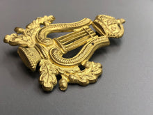 Load image into Gallery viewer, Original WW1 / WW2 British Army Musicians Cap Badge - The Militaria Shop