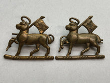 Load image into Gallery viewer, Original WW2 British Army Collar Badges Pair - Queen's Royal Regiment - The Militaria Shop