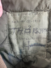 Lade das Bild in den Galerie-Viewer, Genuine British Army Green Cold Weather Combat Parka Jacket Liner Gilet - Size 2 - The Militaria Shop