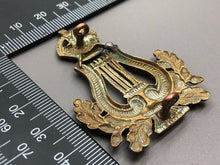Load image into Gallery viewer, Original WW1 British Army Cap Badge - Musicians / Bandsmans King's Crown - The Militaria Shop