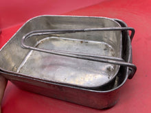 Lade das Bild in den Galerie-Viewer, Original WW2 British Army Soldiers Mess Tin Set - Two Piece - Fold Out Handles - The Militaria Shop