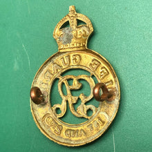 Load image into Gallery viewer, Original WW1 British Army 1st & 2nd Life Guards Cap Badge George V - The Militaria Shop