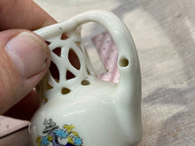 Lade das Bild in den Galerie-Viewer, Original Vintage Crested China Ware Jug, Isle of Wight - The Militaria Shop