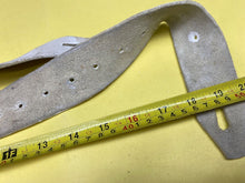 Lade das Bild in den Galerie-Viewer, Original British Army White Buff Leather Guards Belt - The Militaria Shop