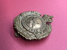 Lade das Bild in den Galerie-Viewer, Original WW1 British Army 10th Batt County of London Paddington Rifles Cap Badge - The Militaria Shop