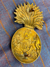 Lade das Bild in den Galerie-Viewer, Original WW1 / WW2 British Army Royal Scots Fusiliers Cap Badge - The Militaria Shop