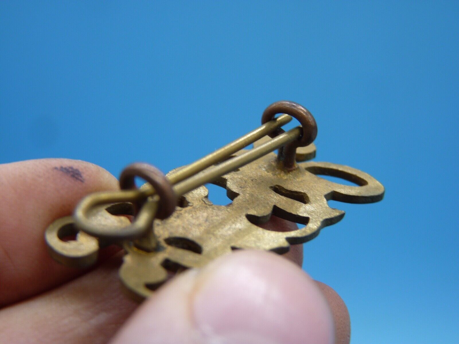 WW1 British Army Royal Army Pay Corps RAPC Original Brass Shoulder Titles. - The Militaria Shop