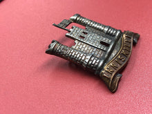 Lade das Bild in den Galerie-Viewer, Original WW1 British Army 6th Inniskilling Dragoons Cap Badge - The Militaria Shop
