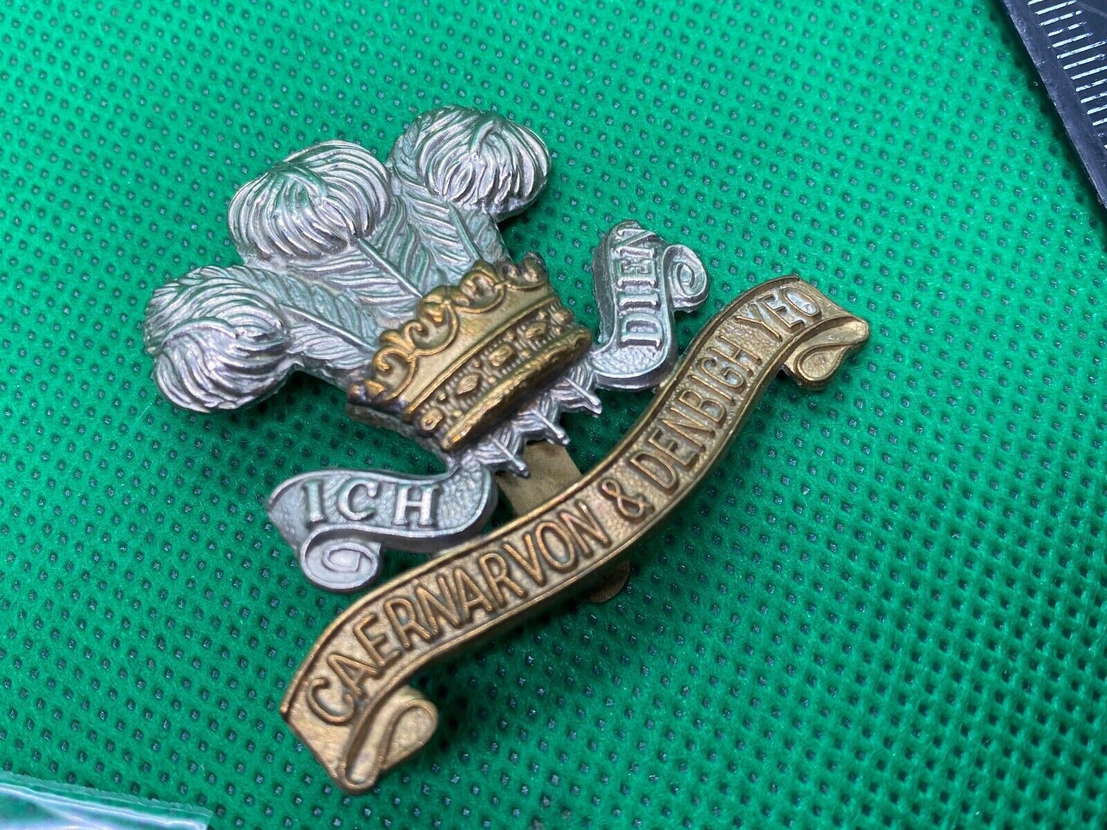 WW1 British Army Caernarvon & Denbigh Yeomanry Cap Badge - The Militaria Shop