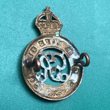 Load image into Gallery viewer, Original WW1 British Army Second Life Guards Cap Badge George V - The Militaria Shop