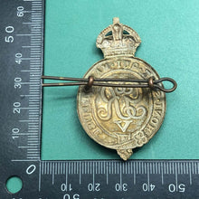 Load image into Gallery viewer, Original WW1 British Army Household Battalion Cap Badge - The Militaria Shop