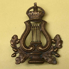 Load image into Gallery viewer, Original WW2 British Army Musicians Cap Badge - The Militaria Shop