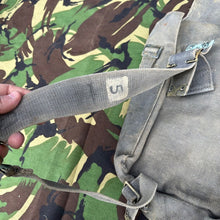 Load image into Gallery viewer, Original WW2 British Army / RAF 37 Pattern Small Pack & L Strap Set - 1945 D - The Militaria Shop