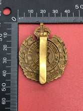 Lade das Bild in den Galerie-Viewer, Original WW1 British Army 10th Batt County of London Paddington Rifles Cap Badge - The Militaria Shop
