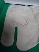 Load image into Gallery viewer, Original WW2 British Army Gunners Winter White Gloves - The Militaria Shop