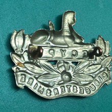 Load image into Gallery viewer, Original WW1/WW2 British Army Gloucestershire Regiment Cap Badge - The Militaria Shop