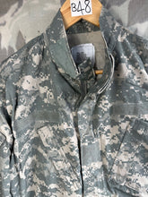 Charger l'image dans la galerie, Vintage US Army Combat Uniform Tactical Digital Camouflage Jacket - Small / Long - The Militaria Shop