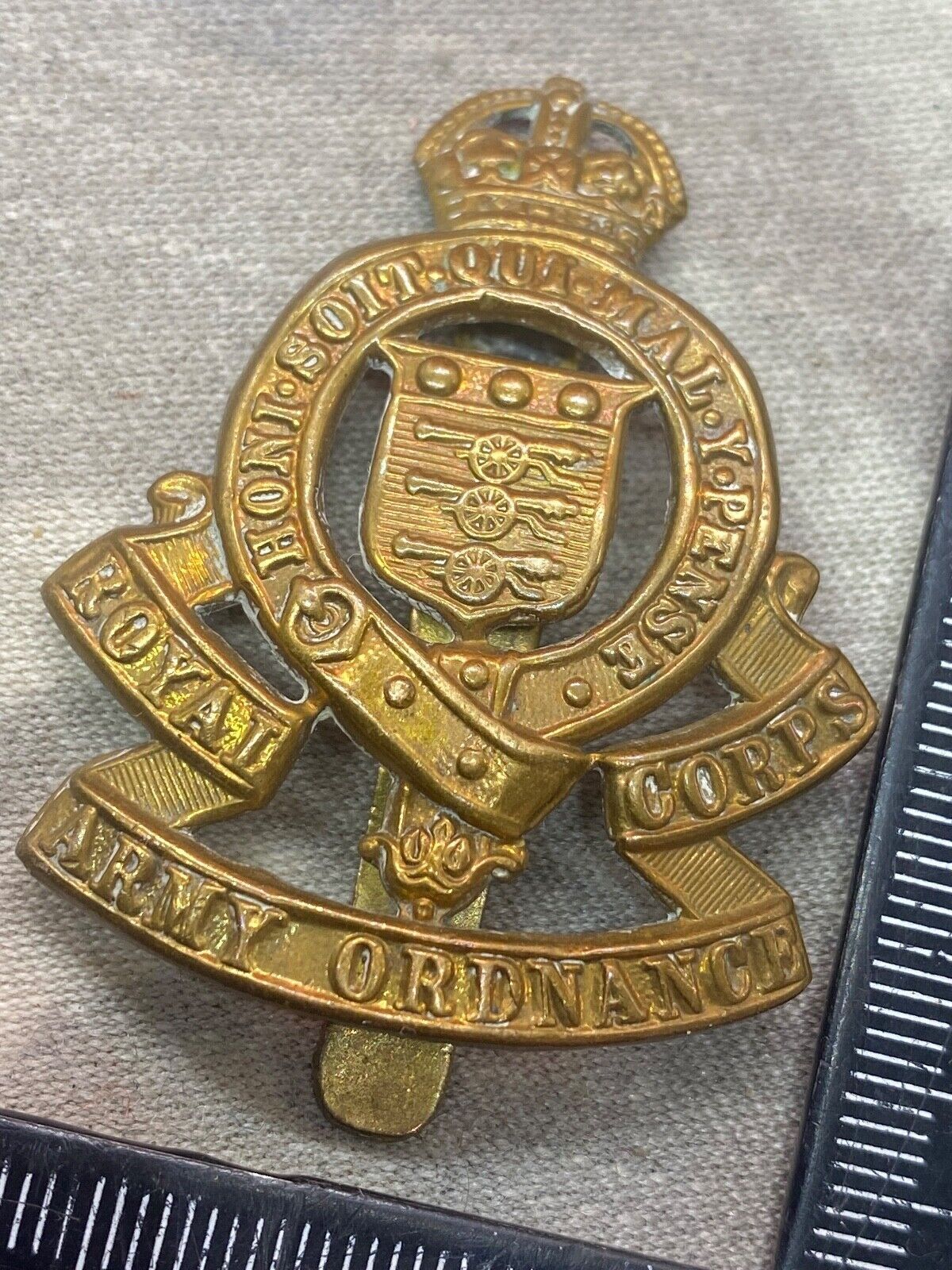 Original WW1 / WW2 British Army Royal Army Ordnance Corps Cap Badge - The Militaria Shop