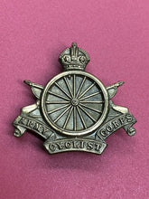 Load image into Gallery viewer, Original WW1 British Army Army Cyclist Corps Non Voided Cap Badge - The Militaria Shop