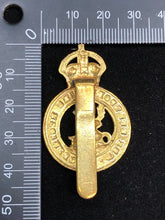 Load image into Gallery viewer, Original WW2 British Army Hertfordshire Regiment Cap Badge - The Militaria Shop