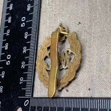 Load image into Gallery viewer, Original WW2 British Army Royal Armoured Corps Cap Badge - The Militaria Shop