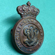 Charger l'image dans la galerie, Original Victorian British Army Cap Badge - 7th Queen's Own Hussars - The Militaria Shop