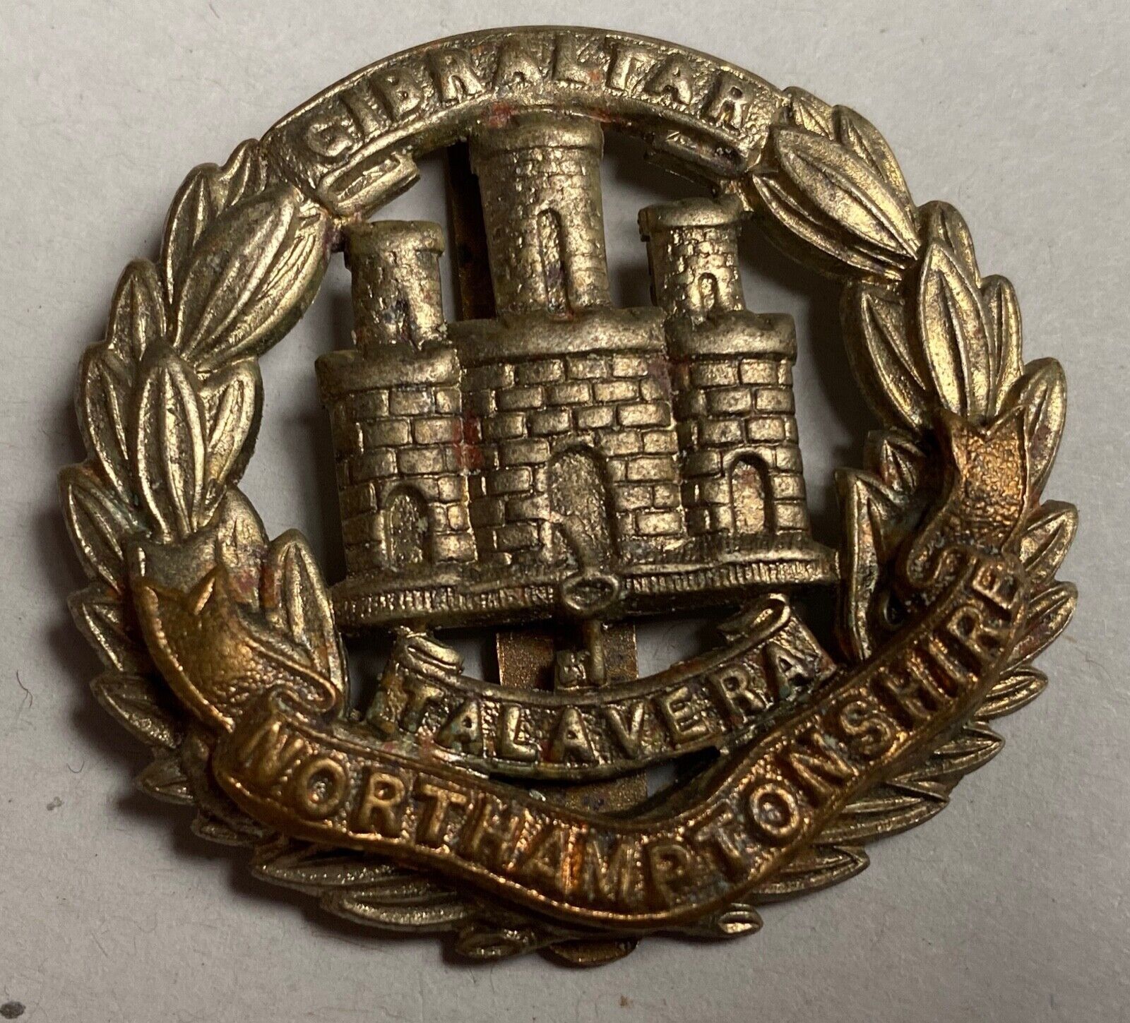 WW1 / WW2 British Army - Northamptonshire Regiment brass and WM cap badge. - The Militaria Shop