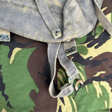 Load image into Gallery viewer, Original WW2 British Army / RAF 37 Pattern Small Pack & L Strap Set - 1945 D - The Militaria Shop