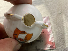 Lade das Bild in den Galerie-Viewer, Original Vintage Crested China Ware Jug - Isle of Wight - The Militaria Shop