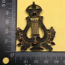 Load image into Gallery viewer, Original WW2 British Army Musicians Cap Badge - The Militaria Shop