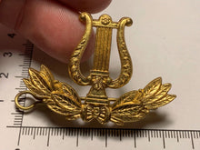 Load image into Gallery viewer, Musicians Badge - British Army Staybrite Cap Badge - The Militaria Shop