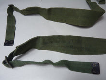 Lade das Bild in den Galerie-Viewer, Original WW2 British Army 44 Pattern Shoulder Cross Straps Set - 1945 Dated - The Militaria Shop