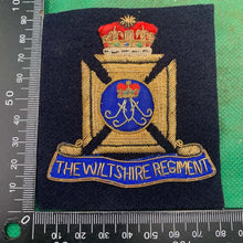 Lade das Bild in den Galerie-Viewer, British Army Bullion Embroidered Blazer Badge - The Wiltshire Regiment - The Militaria Shop