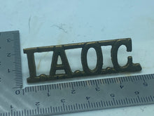 Lade das Bild in den Galerie-Viewer, Original Indian Army Ordnance Corps Brass Shoulder Title - The Militaria Shop