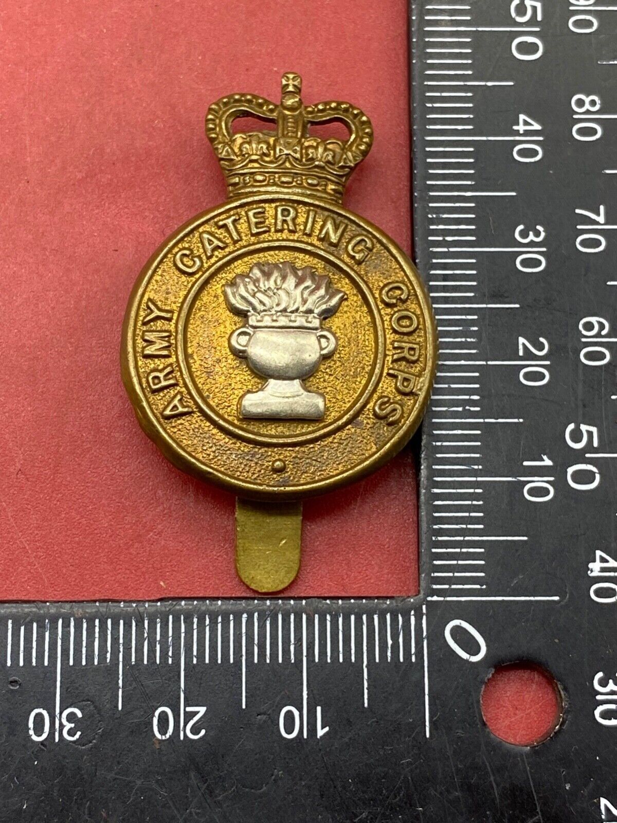 British Army Post 1953 Queen's Crown Brass and White Metal Cap Badge. - The Militaria Shop
