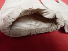 Load image into Gallery viewer, Original WW2 British Army Gunners Winter White Gloves - The Militaria Shop