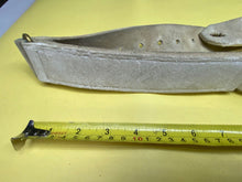 Lade das Bild in den Galerie-Viewer, Original British Army White Buff Leather Guards Belt Approx 30" Waist - The Militaria Shop