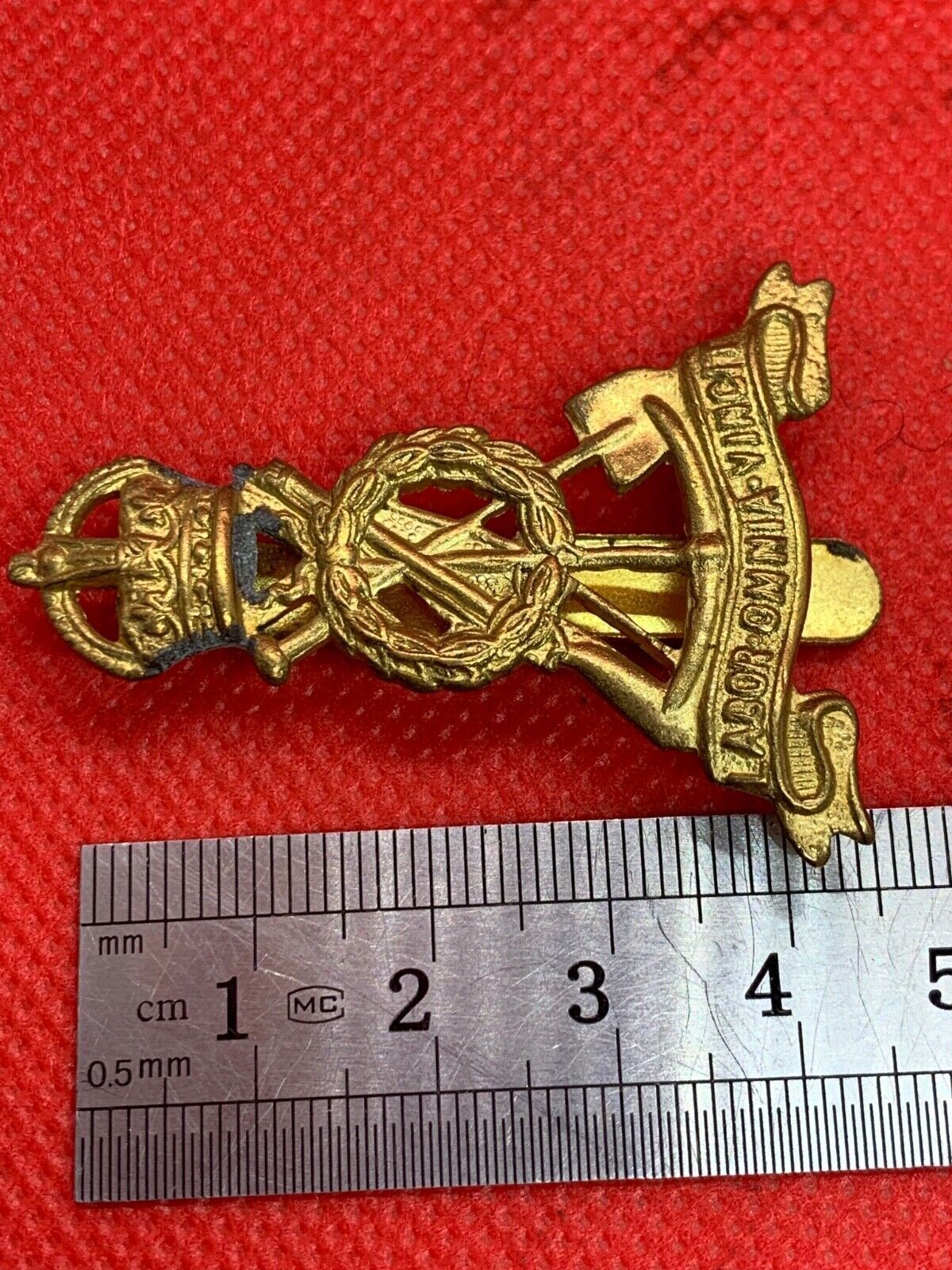 Original WW2 British Army Labour Corps Brass Kings Crown Cap Badge - The Militaria Shop