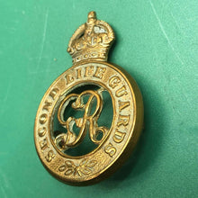 Load image into Gallery viewer, Original WW1 British Army Second Life Guards Cap Badge George V - The Militaria Shop