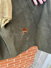 Load image into Gallery viewer, Original WW2 British Army Officers Greatcoat - Captain Rank Pips - 38" Ches - The Militaria Shop