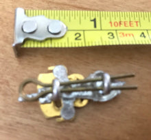 Charger l'image dans la galerie, A staybrite gilt and silver metal Royal Army Education Corps beret badge B2 - The Militaria Shop