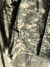 Charger l'image dans la galerie, Vintage US Army Combat Uniform Tactical Digital Camouflage Jacket - 40" Che - The Militaria Shop