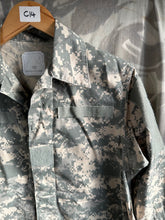 Charger l'image dans la galerie, Vintage US Army Combat Uniform Tactical Digital Camouflage Jacket - 40" Che - The Militaria Shop