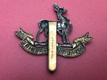 Load image into Gallery viewer, Original WW2 British Army Kings Crown Cap Badge - Royal Warwickshire - The Militaria Shop