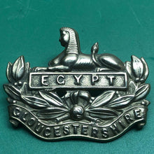 Load image into Gallery viewer, Original WW1/WW2 British Army Gloucestershire Regiment Cap Badge - The Militaria Shop