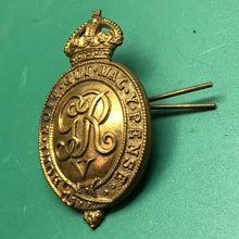 Load image into Gallery viewer, Original WW1 British Army Household Battalion Cap Badge - The Militaria Shop