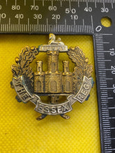 Load image into Gallery viewer, WW1 / WW2 British Army The Essex Regiment Brass and WM Cap Badge. - The Militaria Shop
