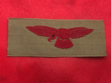 Load image into Gallery viewer, Genuine WW2 British RAF Tropical Eagle Uniform Shoulder Badge - Unused - The Militaria Shop